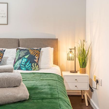 City Centre Flat Ideal For Contractors, Families & Relocators - Disable People Welcome - Free Parking, Fast Wifi, Smart Tv And 2 Bathrooms, 7Min Walk From Train Station! Coventry Extérieur photo