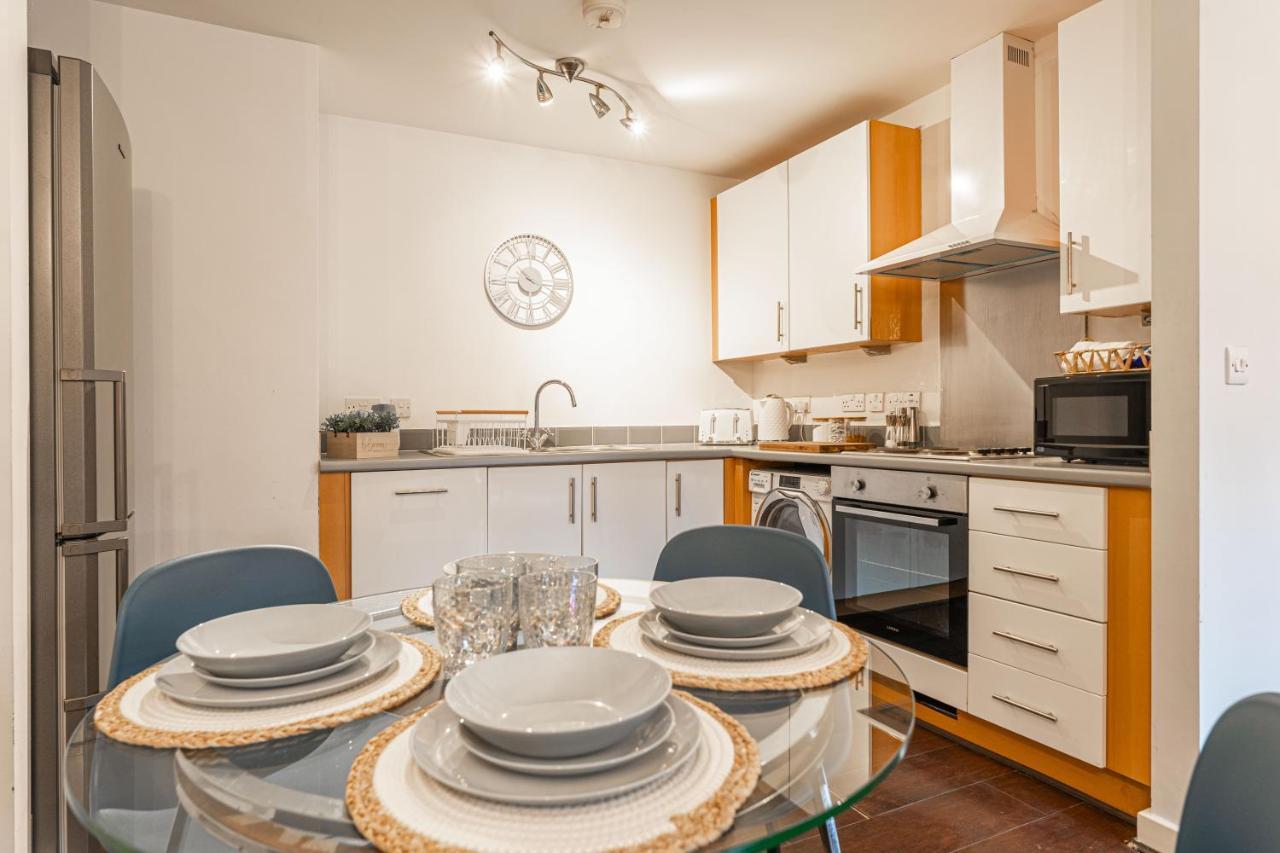 City Centre Flat Ideal For Contractors, Families & Relocators - Disable People Welcome - Free Parking, Fast Wifi, Smart Tv And 2 Bathrooms, 7Min Walk From Train Station! Coventry Extérieur photo