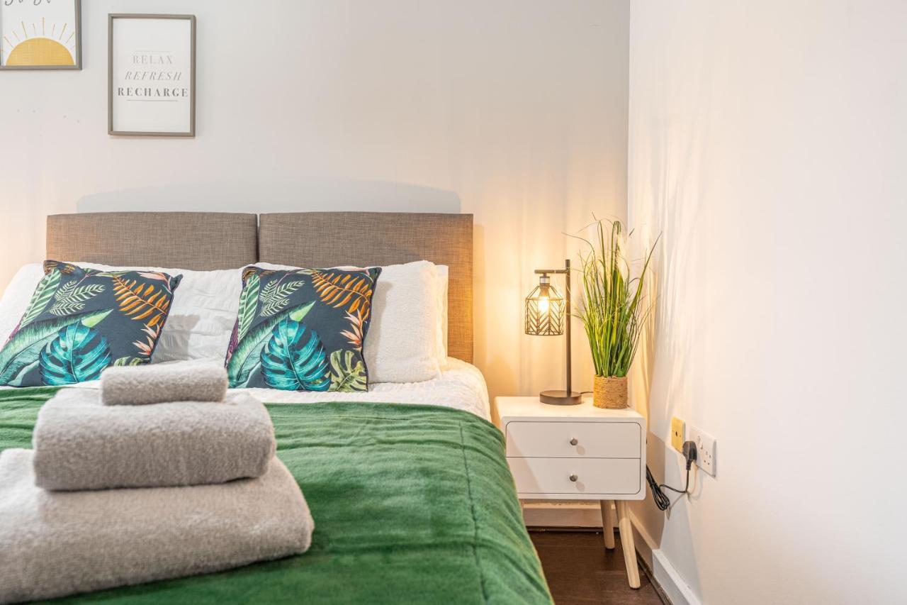 City Centre Flat Ideal For Contractors, Families & Relocators - Disable People Welcome - Free Parking, Fast Wifi, Smart Tv And 2 Bathrooms, 7Min Walk From Train Station! Coventry Extérieur photo