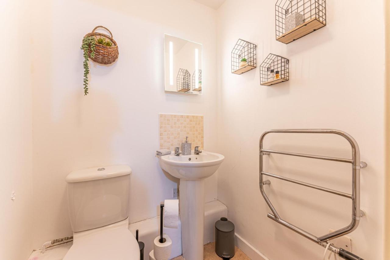 City Centre Flat Ideal For Contractors, Families & Relocators - Disable People Welcome - Free Parking, Fast Wifi, Smart Tv And 2 Bathrooms, 7Min Walk From Train Station! Coventry Extérieur photo