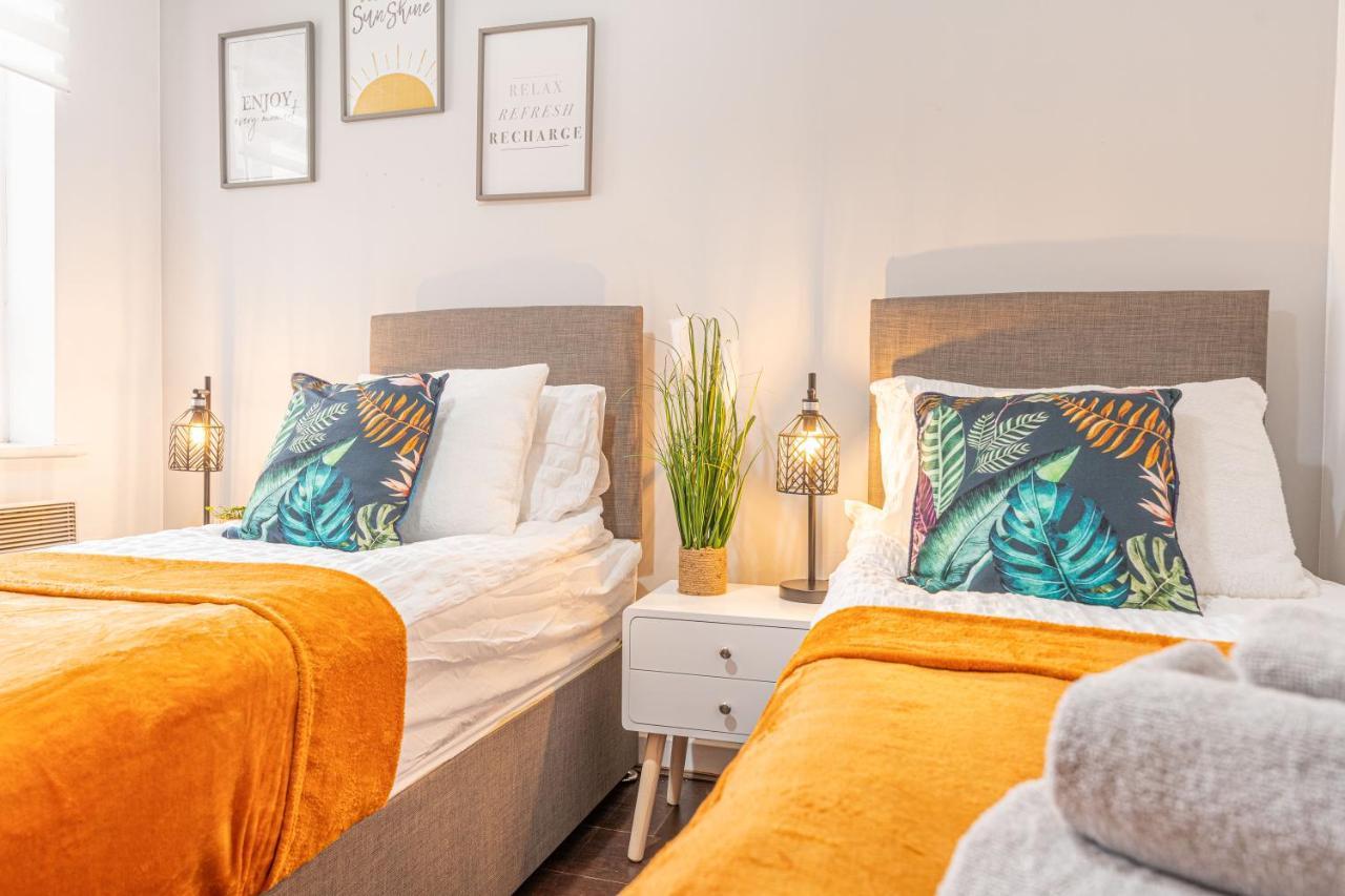 City Centre Flat Ideal For Contractors, Families & Relocators - Disable People Welcome - Free Parking, Fast Wifi, Smart Tv And 2 Bathrooms, 7Min Walk From Train Station! Coventry Extérieur photo