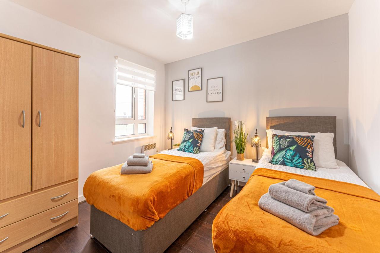 City Centre Flat Ideal For Contractors, Families & Relocators - Disable People Welcome - Free Parking, Fast Wifi, Smart Tv And 2 Bathrooms, 7Min Walk From Train Station! Coventry Extérieur photo