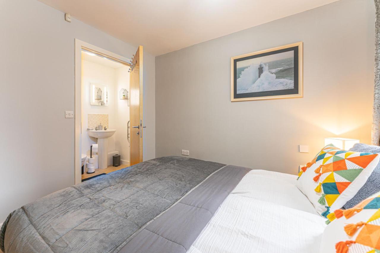 City Centre Flat Ideal For Contractors, Families & Relocators - Disable People Welcome - Free Parking, Fast Wifi, Smart Tv And 2 Bathrooms, 7Min Walk From Train Station! Coventry Extérieur photo
